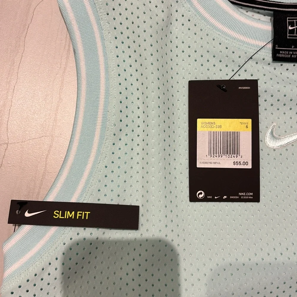 Nike Athletic Top NEW